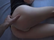 發現我的繼妹在睡覺 然後乾了她